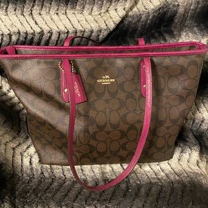 Coach Tote Beautiful